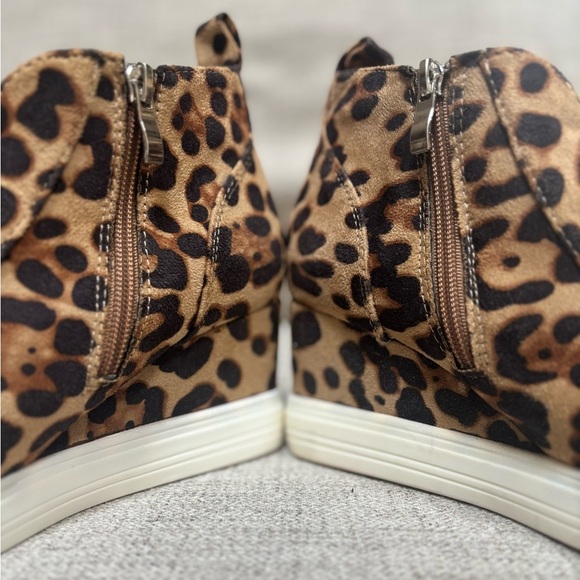 CCOCCI FAUX SUEDE LEOPARD PRINT PLATFORM WEDGE SNEAKER ANKLE BOOTIE SZ 8 - Picture 9 of 10